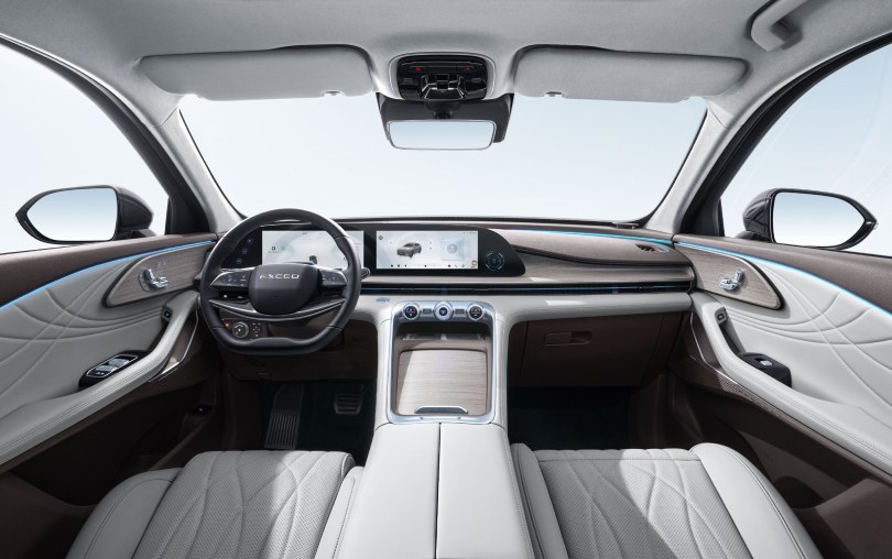 EXEED RX interior