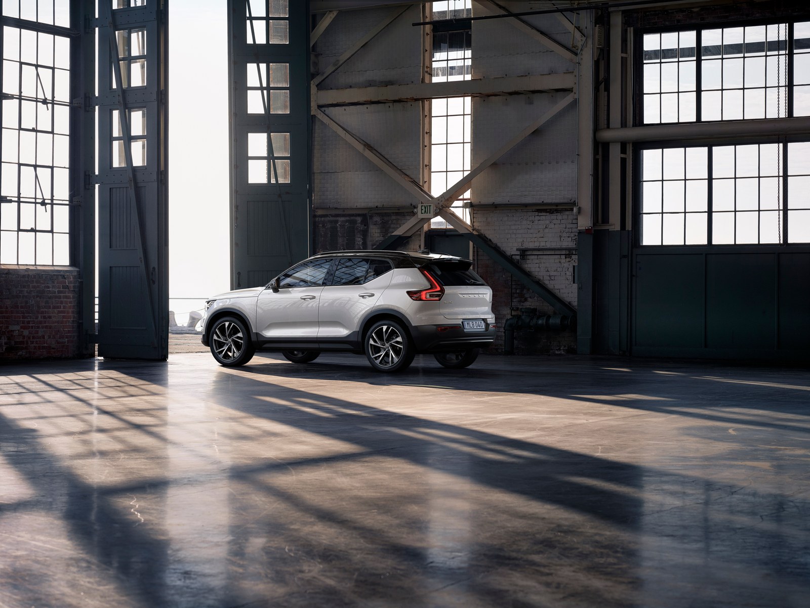 Volvo XC40 rear